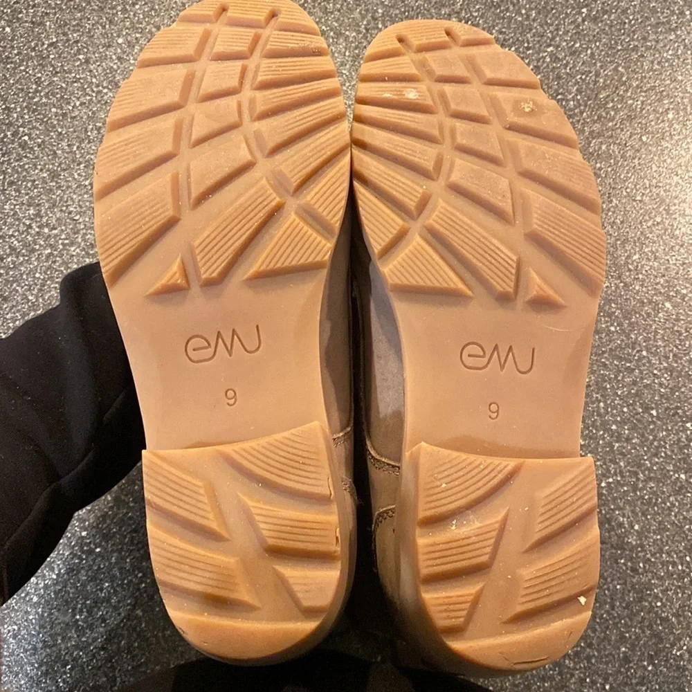 EMU women’s Preston boot in size 9